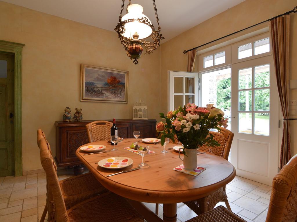 Furnished Bungalow In Monceau En Ardenne With Garden Barbecue Oizy Стая снимка