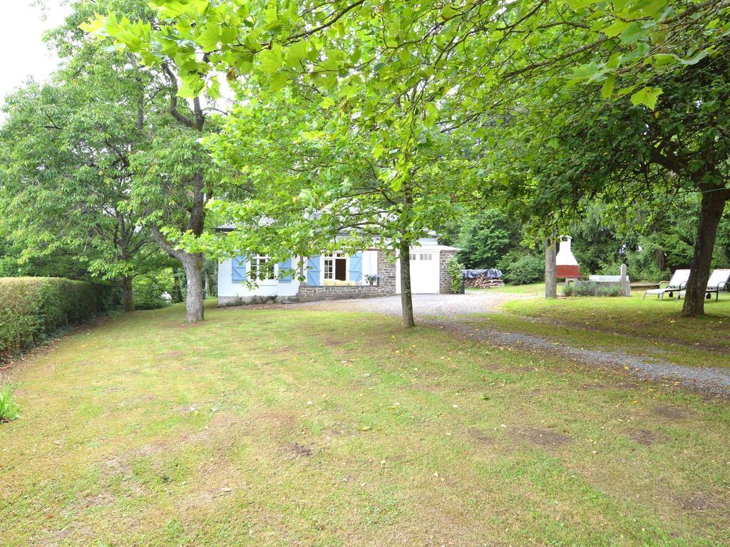 Furnished Bungalow In Monceau En Ardenne With Garden Barbecue Oizy Екстериор снимка